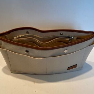 NWOT Givlefly Tan Felt Purse or Tote Organizer